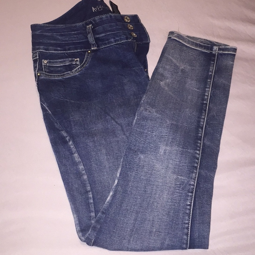 ⚠️5️⃣for💲3️⃣0️⃣⚠️ Triple button skinny jeans